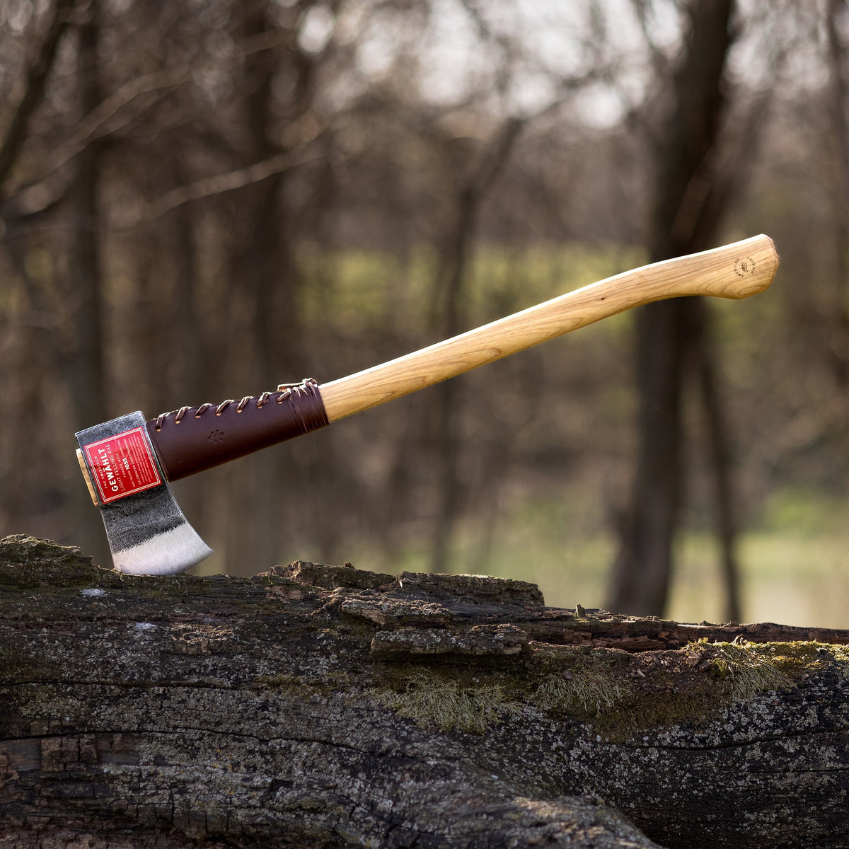 Swiss Tech 28-inch Drop Forged Steel Axe with Hickory Handle, Gewahlt