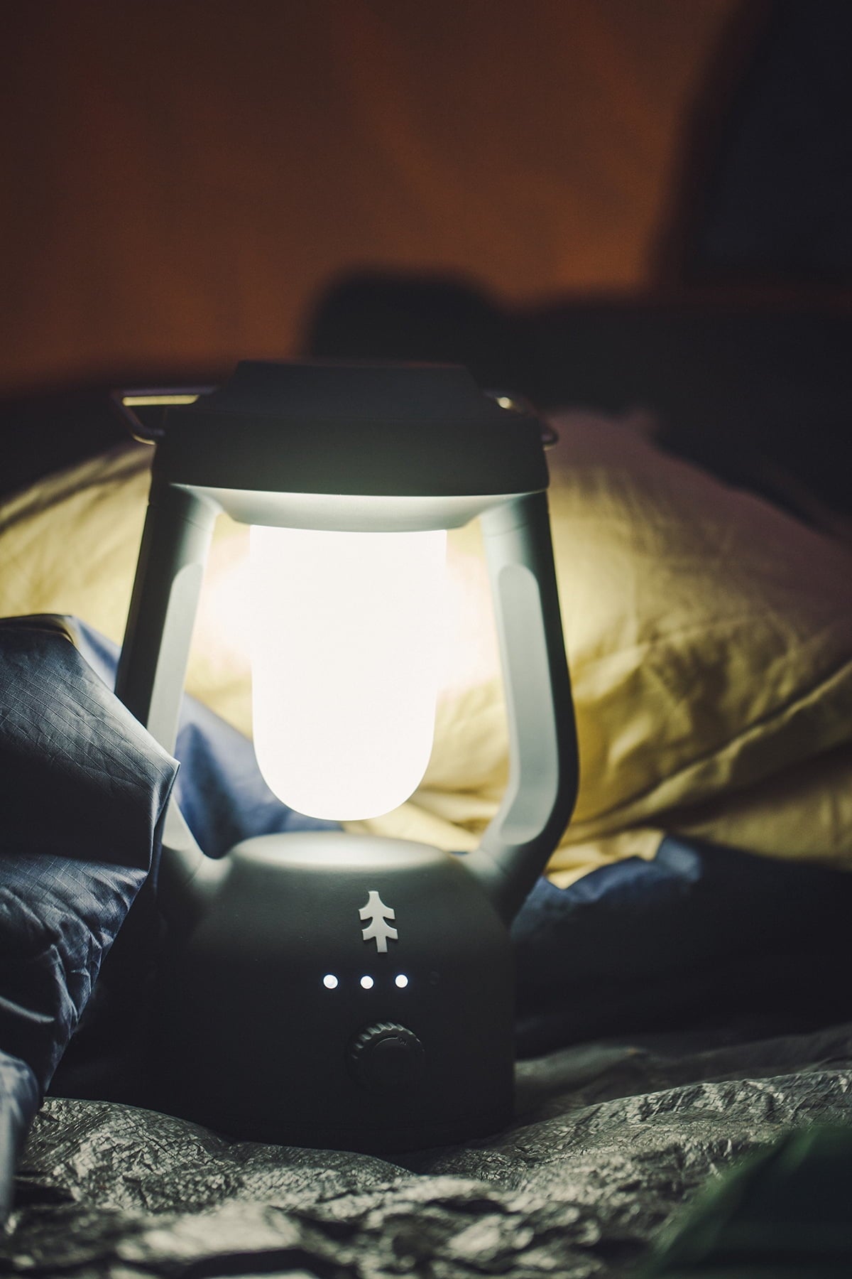 Swiss Tech Hangen Bluetooth Speaker and 1000 Lumen LED Lantern