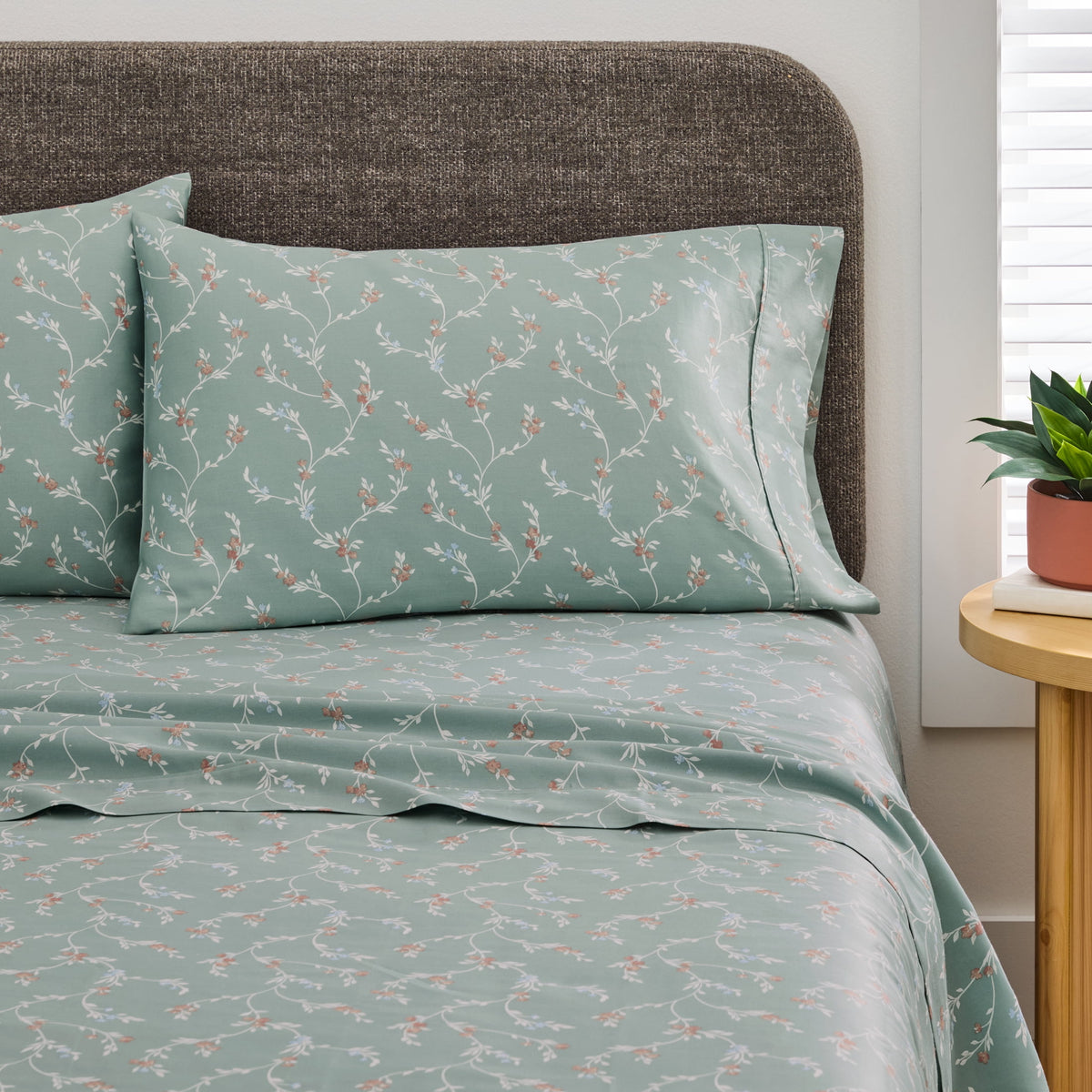 Better Homes & Gardens 4-Piece 300 Thread Count Lysia Floral Green River Cotton Sateen Bed Sheet Set, Queen