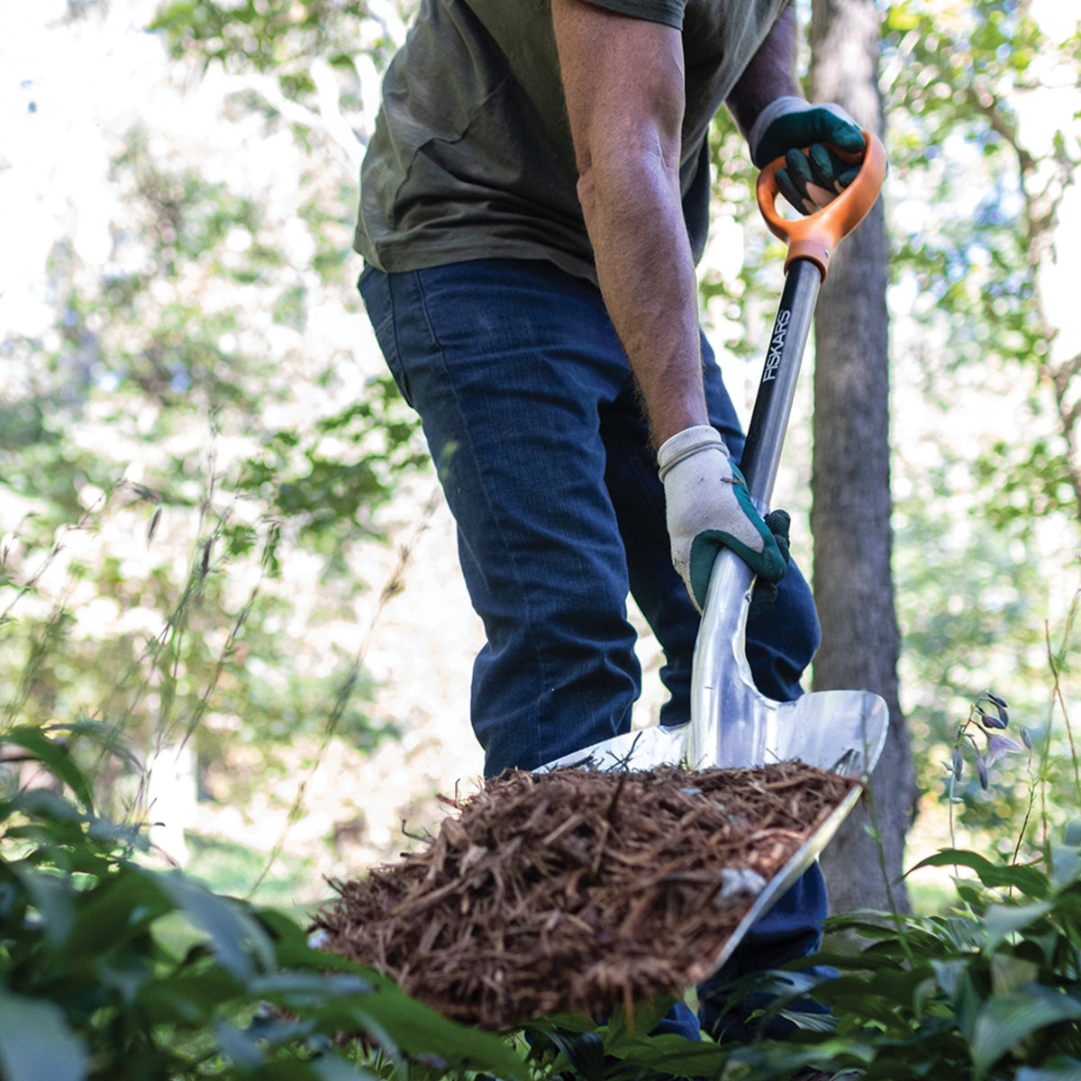 Fiskars Fiberglass Scoop Shovel