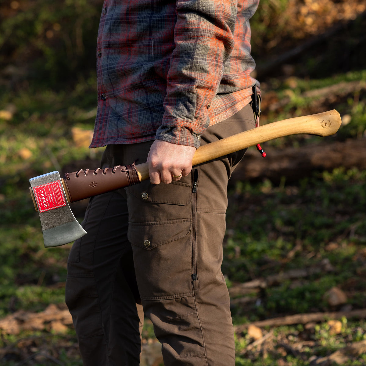 Swiss Tech 28-inch Drop Forged Steel Axe with Hickory Handle, Gewahlt