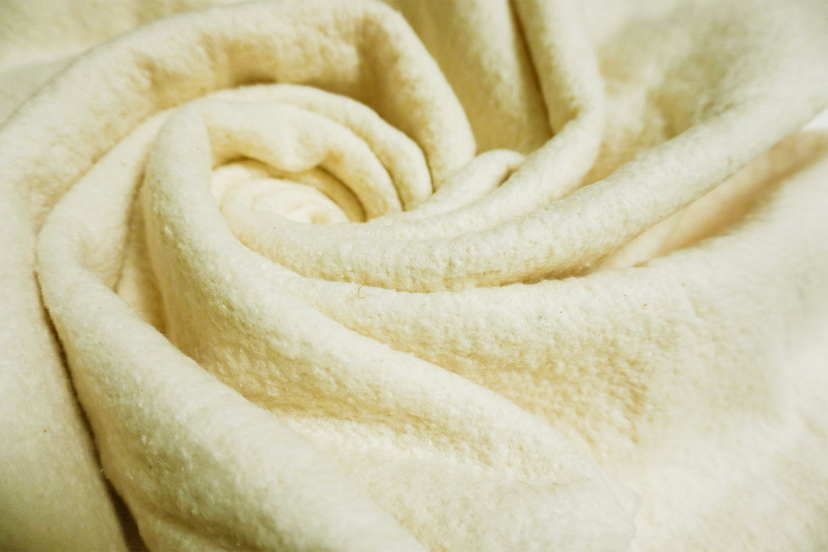 Pellon Wrap-N-Zap Cotton Quilting Batting, off-White. 90" x 9 Yards by the Bolt
