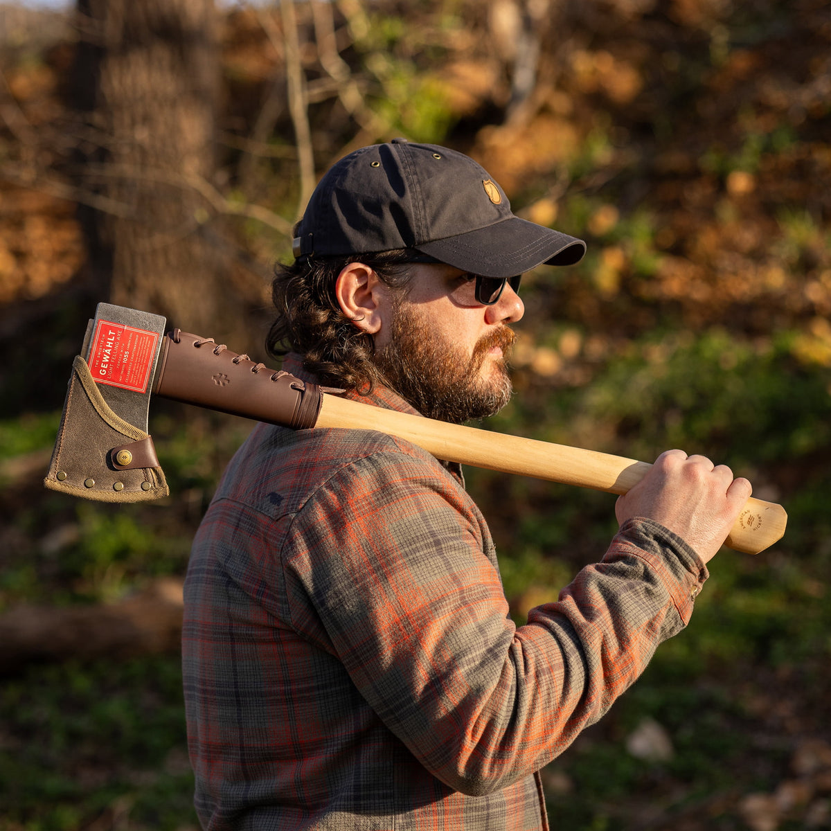Swiss Tech 28-inch Drop Forged Steel Axe with Hickory Handle, Gewahlt