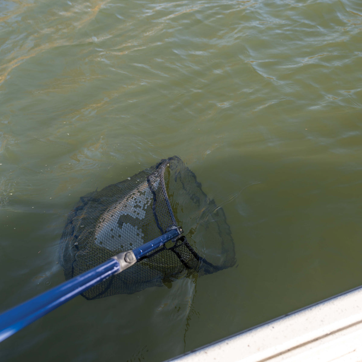 Ozark Trail Adjustable Saltwater Landing Net with Aluminum Handle, Extends 65.5 to 96 in
