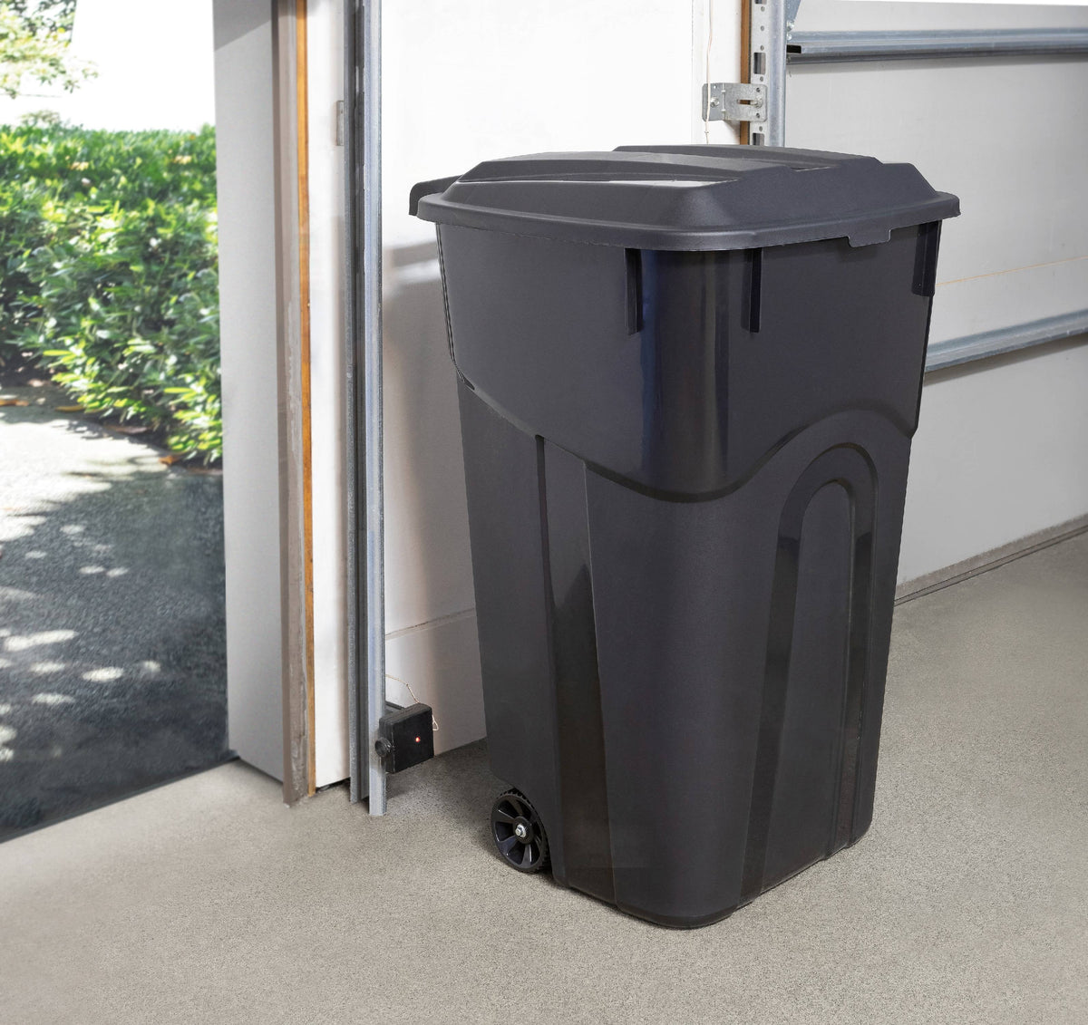 Hyper Tough 32 Gallon Wheeled Plastic Garbage Can with Attached Lid, Black
