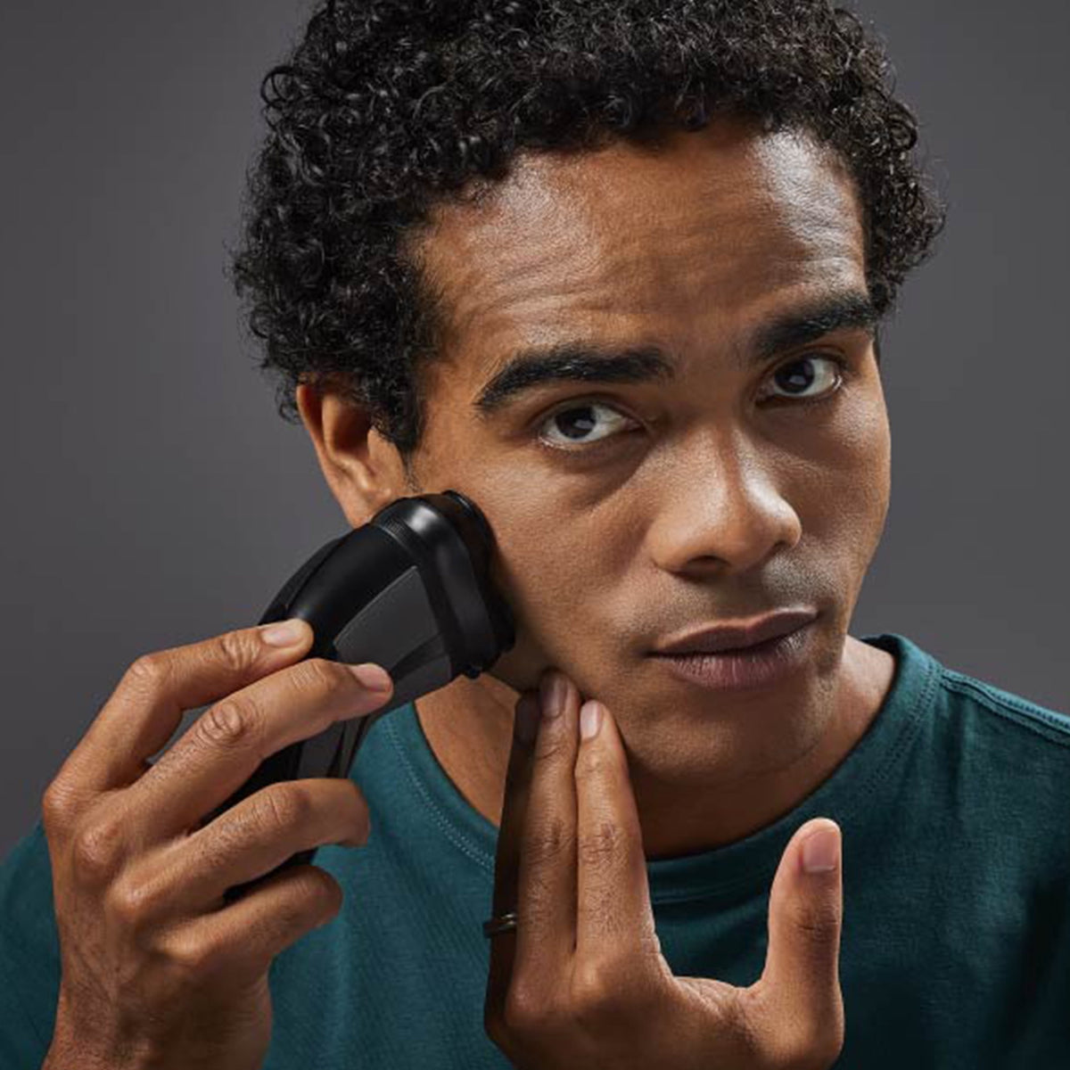 REMINGTON R4 Style Series Men's Rotary Electric Shaver, Cordless Rechargeable, Wet & Dry, Pop-Up Trimmer, Black