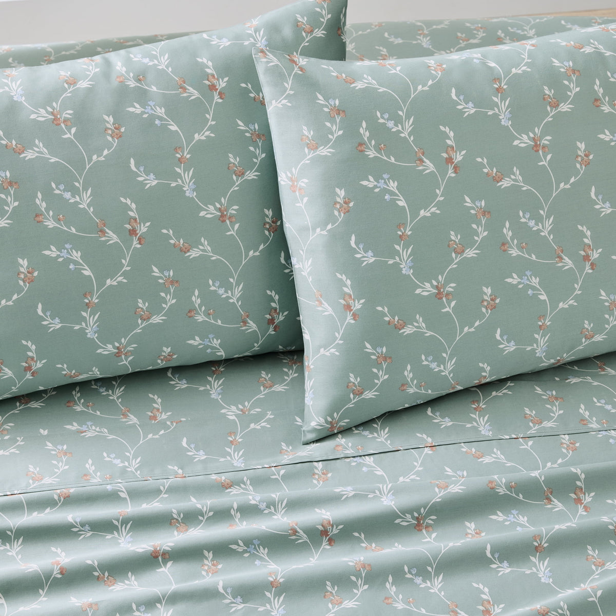 Better Homes & Gardens 4-Piece 300 Thread Count Lysia Floral Green River Cotton Sateen Bed Sheet Set, Queen