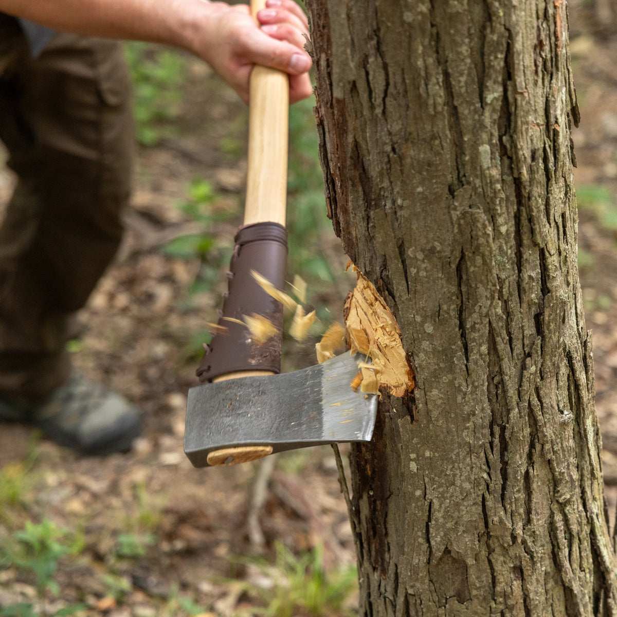 Swiss Tech 28-inch Drop Forged Steel Axe with Hickory Handle, Gewahlt