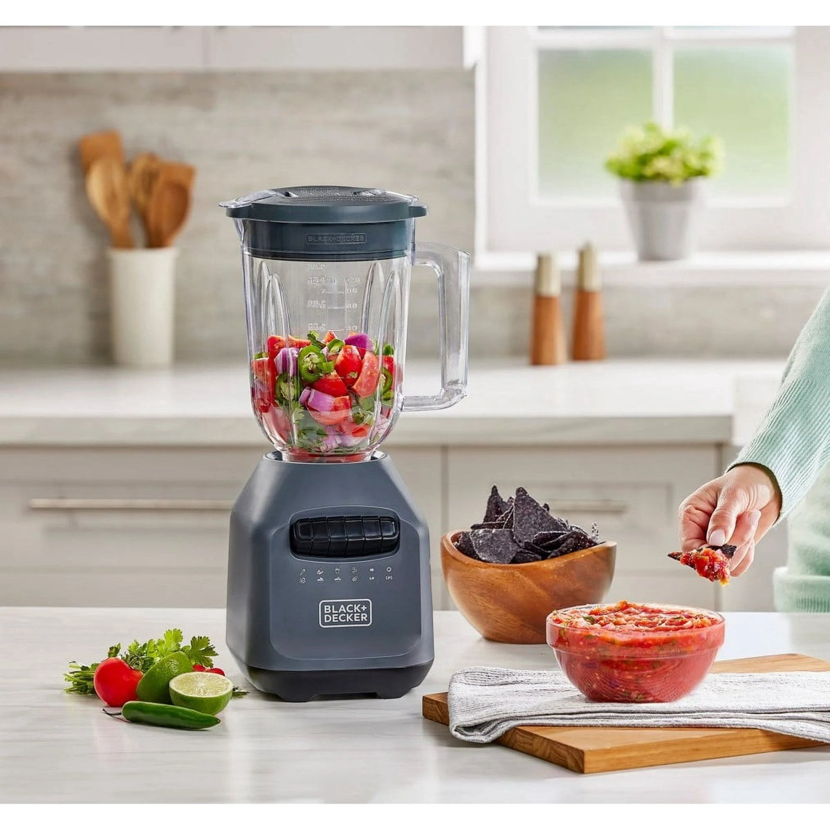 BLACK+DECKER Ice Crush Blender, 56 oz Plastic Jar, 700W, 6-Tip Blade, 8 Speeds + Pulse