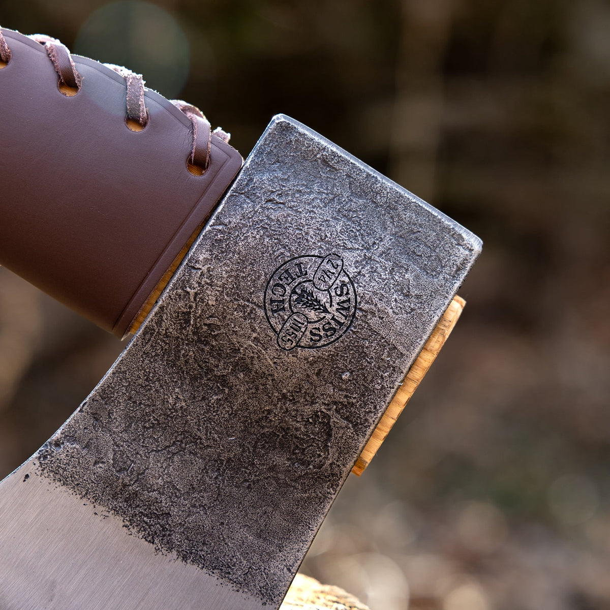 Swiss Tech 28-inch Drop Forged Steel Axe with Hickory Handle, Gewahlt
