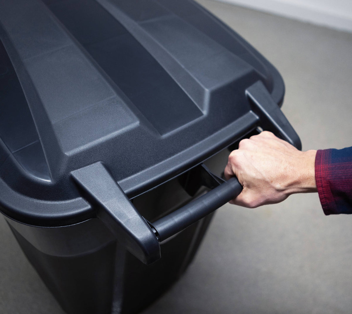 Hyper Tough 32 Gallon Wheeled Plastic Garbage Can with Attached Lid, Black