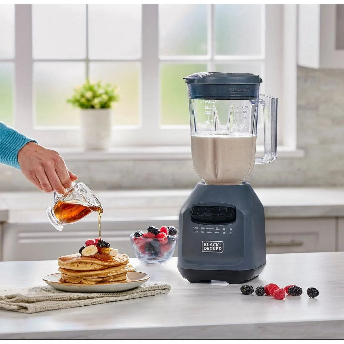 BLACK+DECKER Ice Crush Blender, 56 oz Plastic Jar, 700W, 6-Tip Blade, 8 Speeds + Pulse