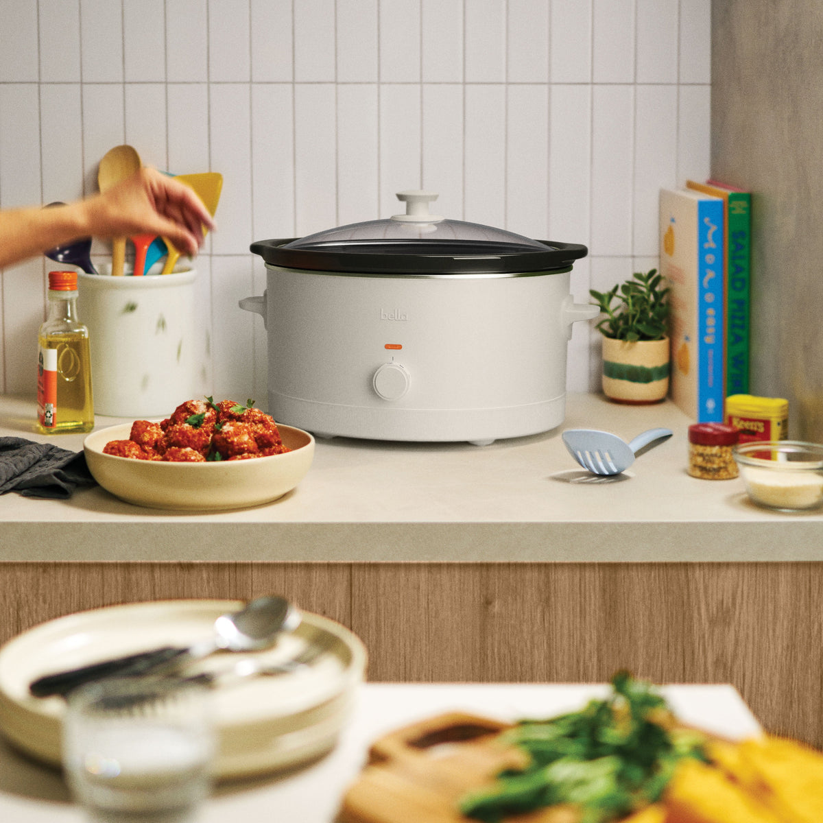 bella 6 Qt Manual Slow Cooker with 3 Temperature Settings, Ceramic Nonstick Coating, Dishwasher Safe Stoneware Pot & Tempered Glass Lid, Oatmilk